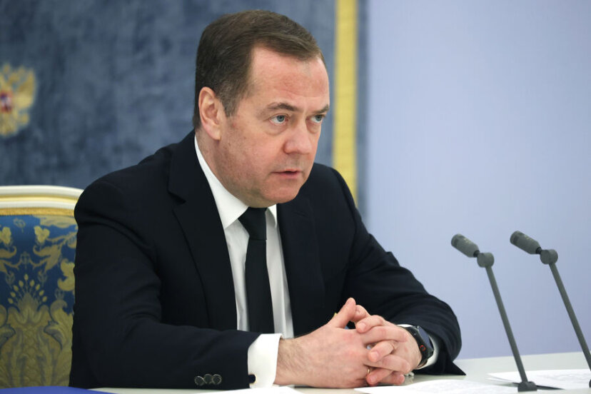 Медведев обвинил власти США в пособничестве террористам