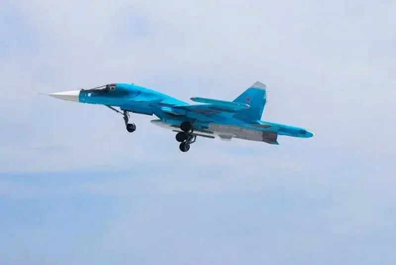 Очередная партия новых фронтовых бомбардировщиков Су-34 поступила в войска