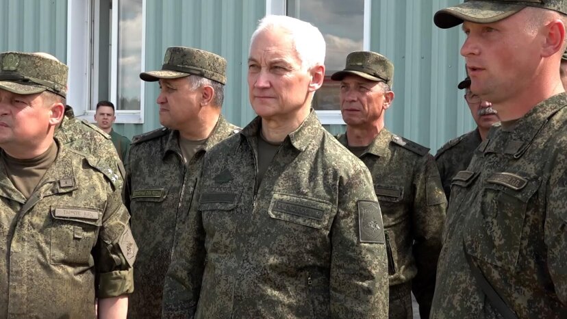 Белоусову показали подготовку военных на полигоне с учетом реалий СВО