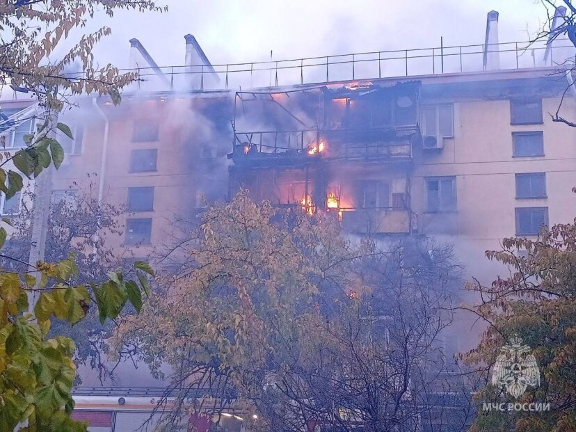 В Севастополе горит многоэтажный дом