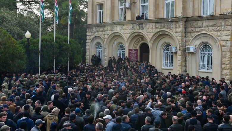 Президент Абхазии уходит в отставку