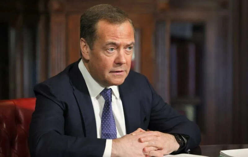 Медведев мощно высказался о Зеленском и назвал его "зелёной тлёй"