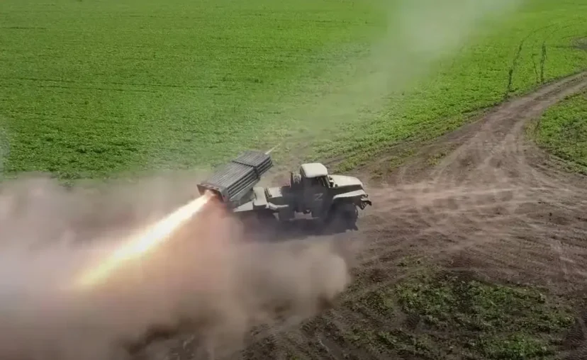 Украинский военный: ВС РФ продолжают продвигаться в районе трассы Покровск-Константиновка и уже зашли в Новую Полтавку