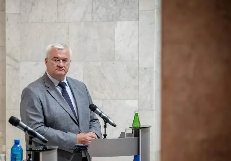 Киевский режим после нескольких часов подыскивания подходящих формулировок прокомментировал удары Израиля по Ирану