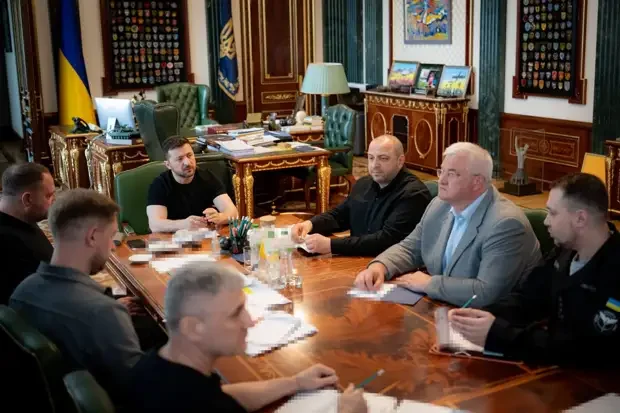 Они сегодня на переговорах еще и репарации будут требовать. Украина в Стамбул везет ультиматум