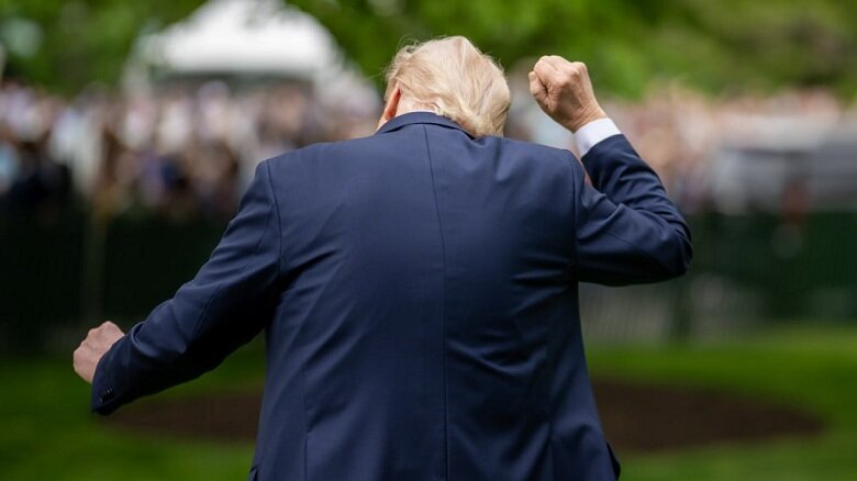 Переобулся и переоделся: Трамп не верен никому, но вполне верен себе