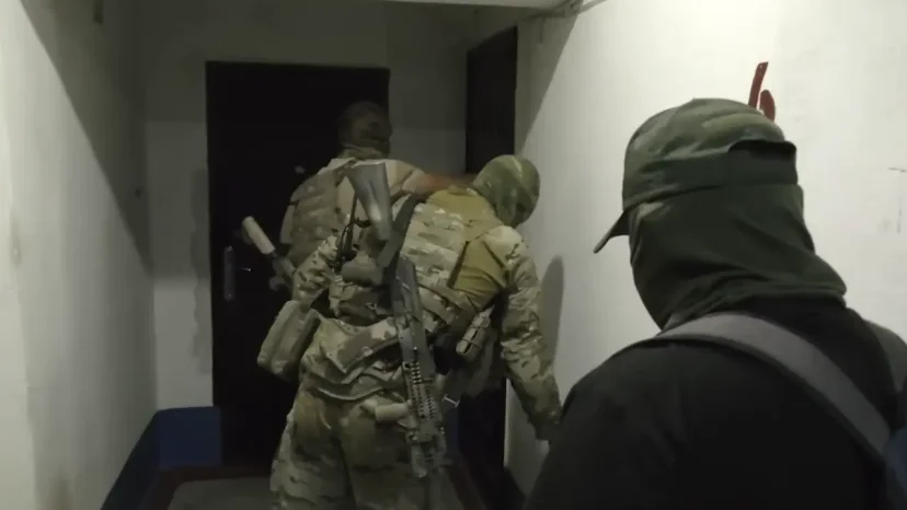 ФСБ задержала подростков-поджигателей в Москве и Чувашии