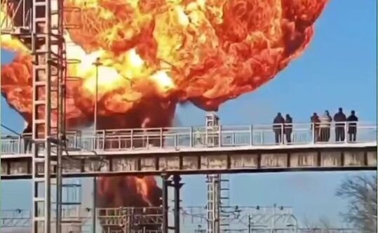 Мощный взрыв и пожар на железнодорожной станции в Тамбовской области