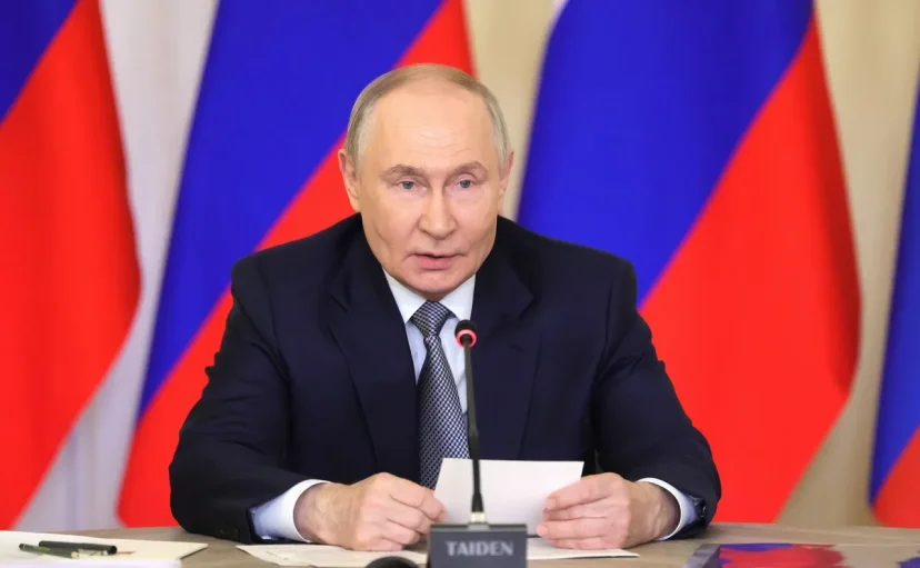Путин призвал принять меры к защите НПЗ от ударов Киева