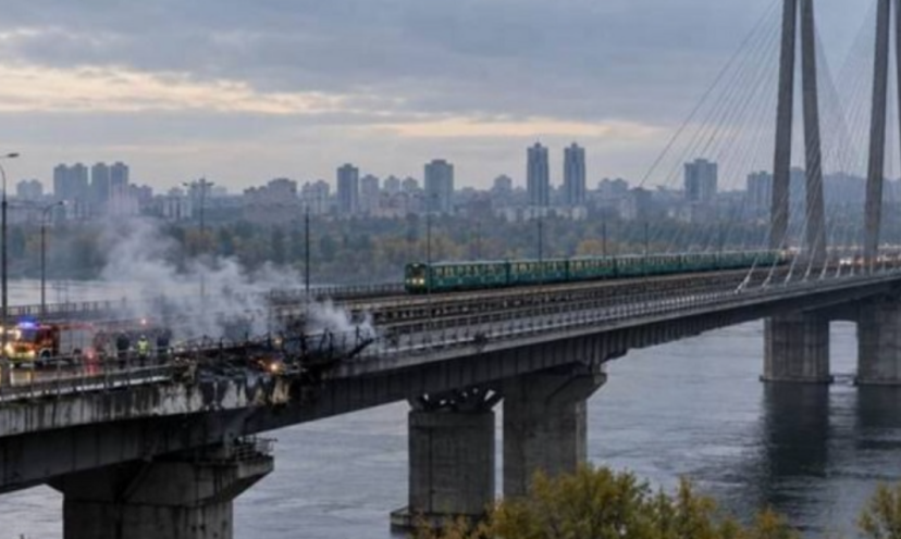 Наконец-то взялась за мосты в Киеве, ВСУ пытаются затормозить наступление в Донбассе